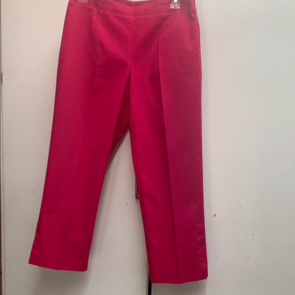 Chic Pink Capris with Smooth Fabric and Relaxed Fit